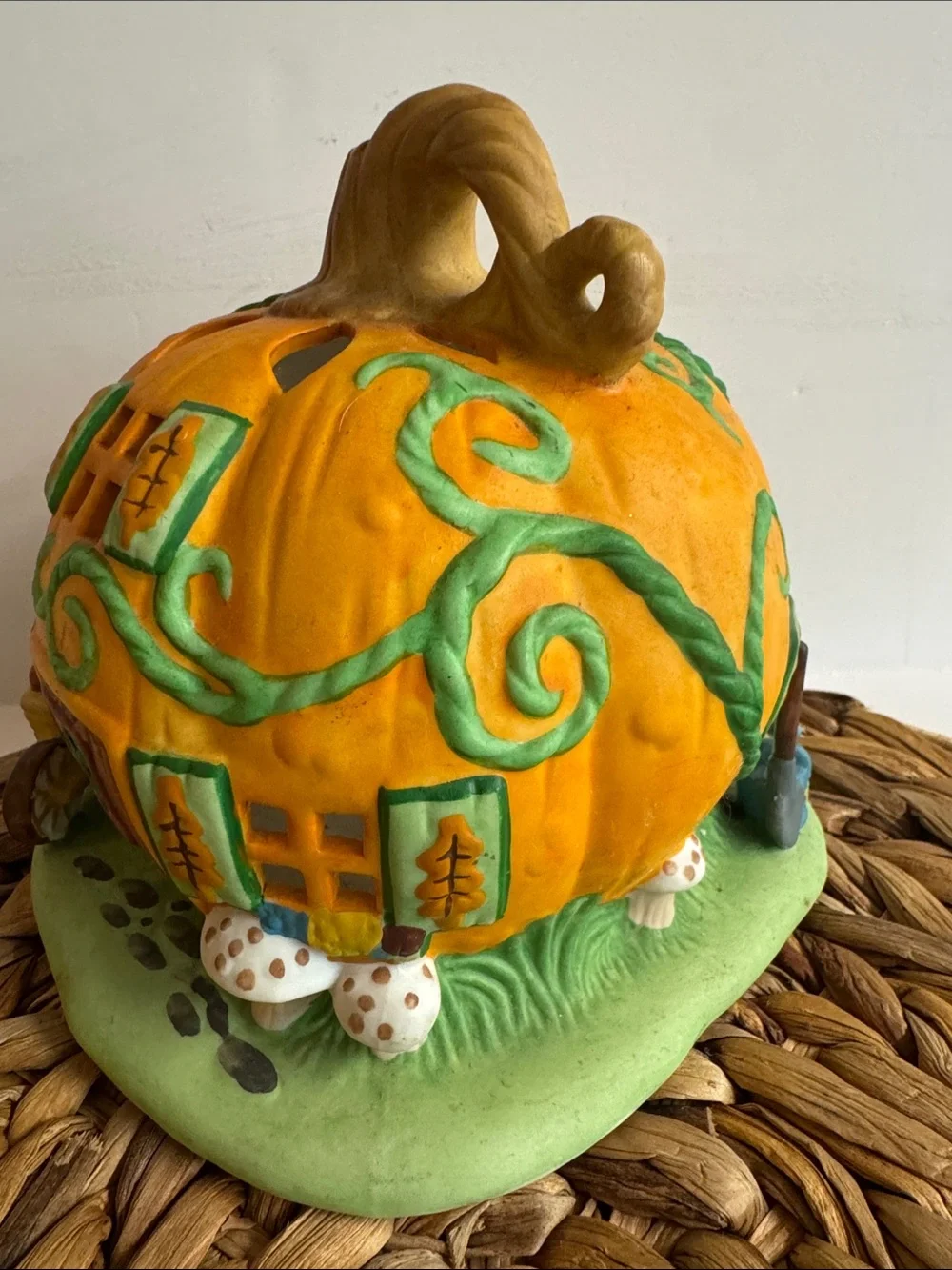 Vintage PartyLite Hand-Painted Ceramic Pumpkin Patch tea light.Orange + Green.